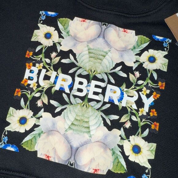 Brand new with tags Burberry baby  sweater size 6 months unisex - Picture 3 of 5